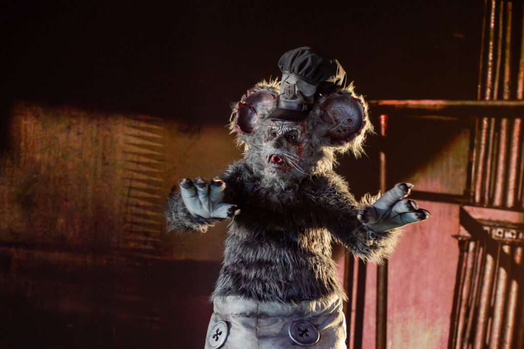 David Howard Thornton como Willie em Screamboat: terror a bordo